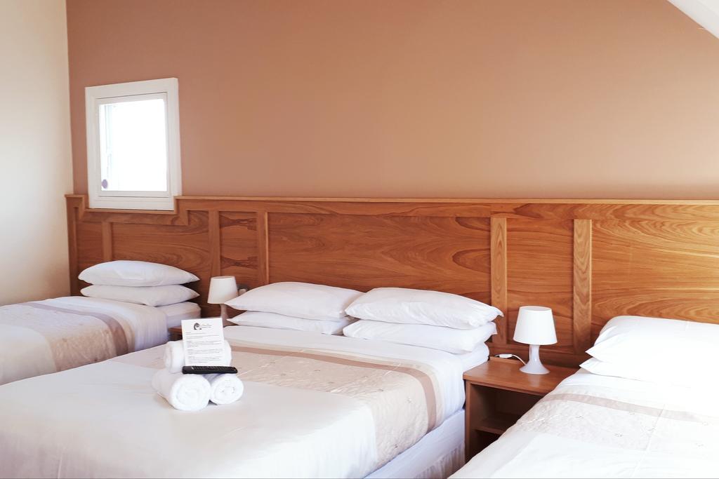 Family Room (2 Adults + 2 Children)