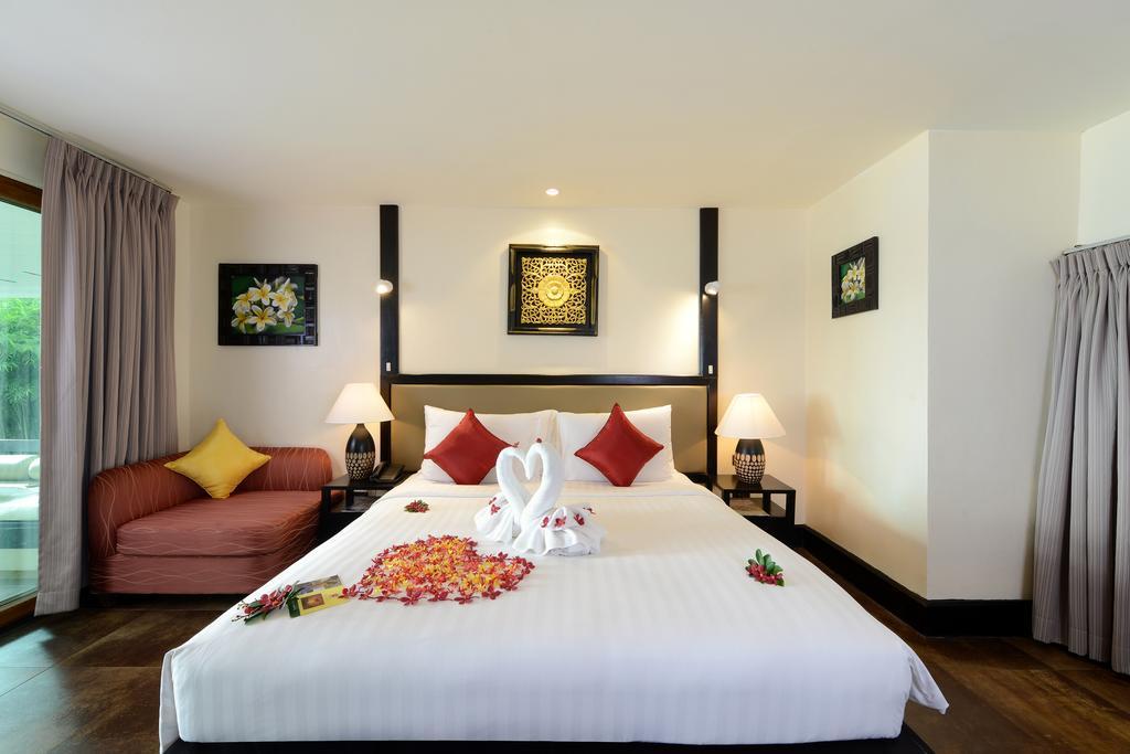 Villa with Private Pool - Beach Front