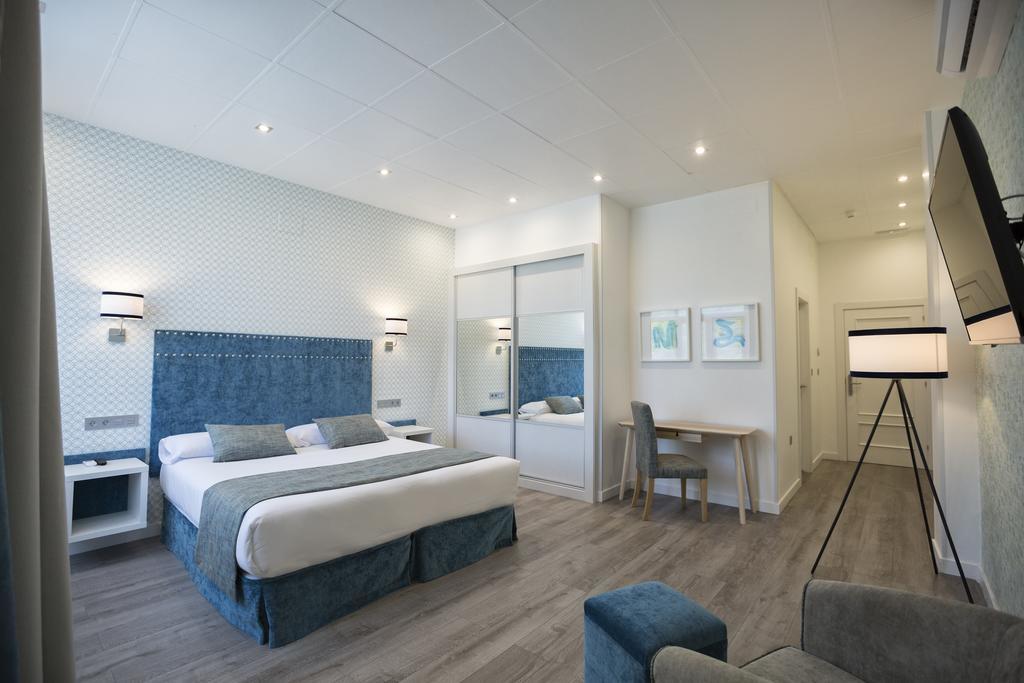 Deluxe Suite with Spa Bath