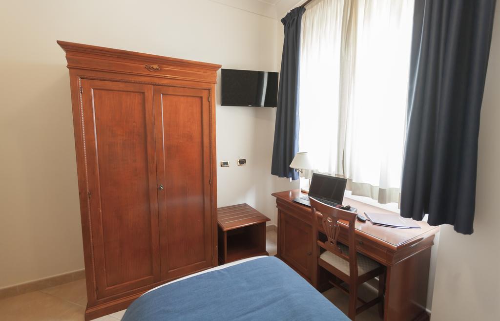 Business Single Room with French Bed