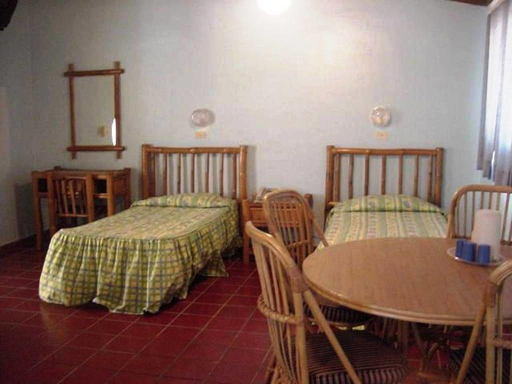 Double or Twin Room,644146311:JPEG