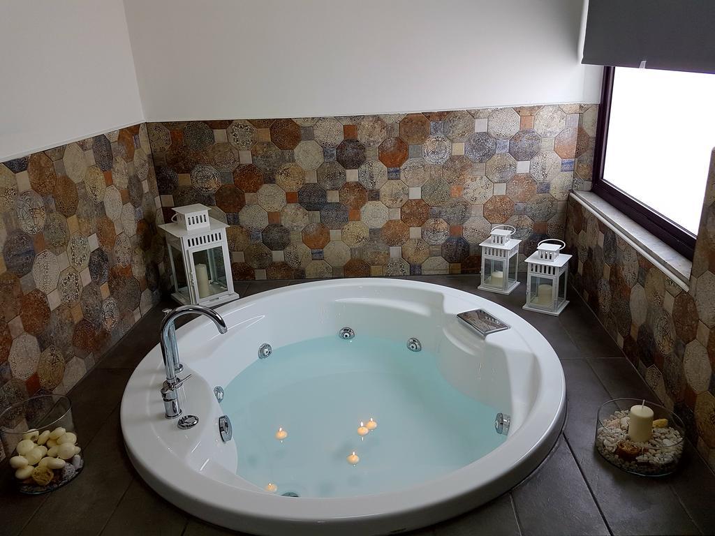 Deluxe Suite with Spa Bath