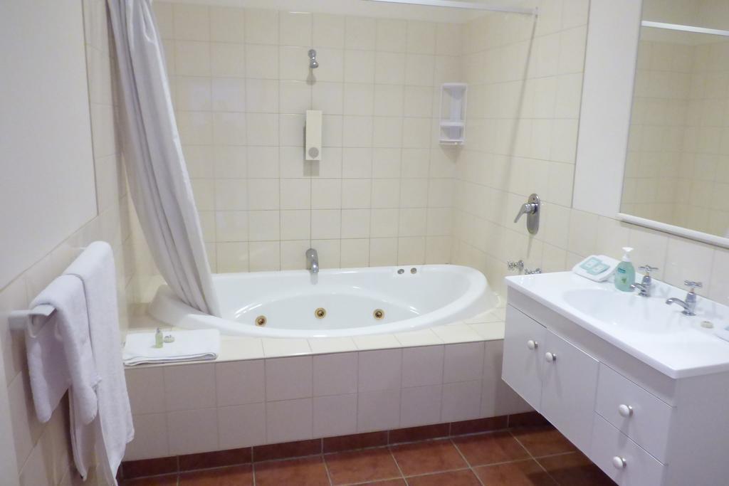Two-Bedroom Apartment with Spa Bath