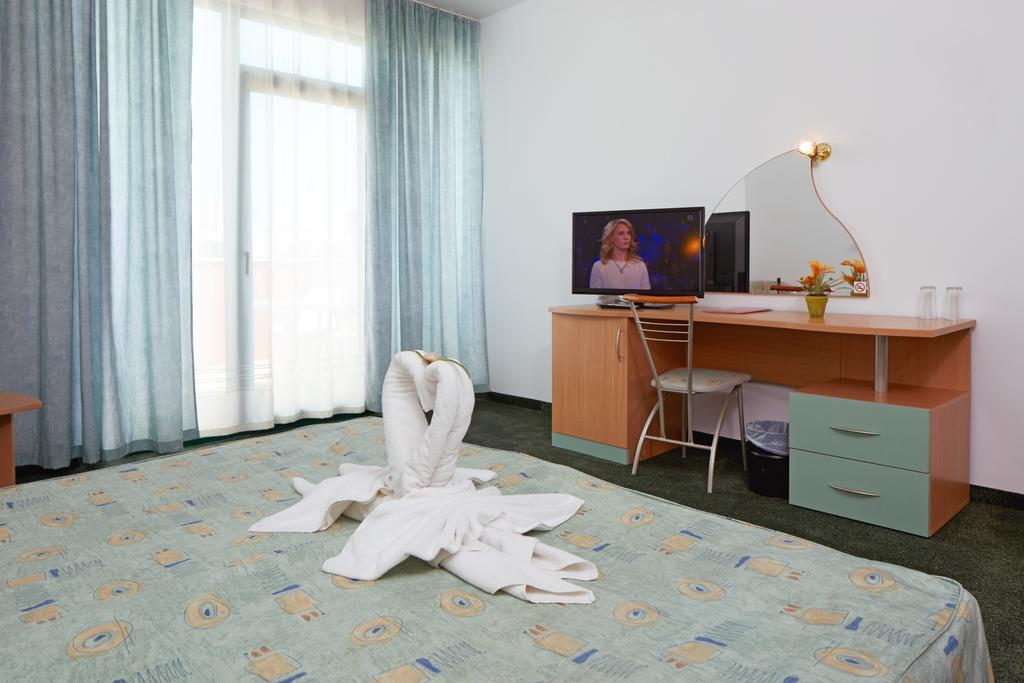 Double Room with Balcony,64525891:JPEG
