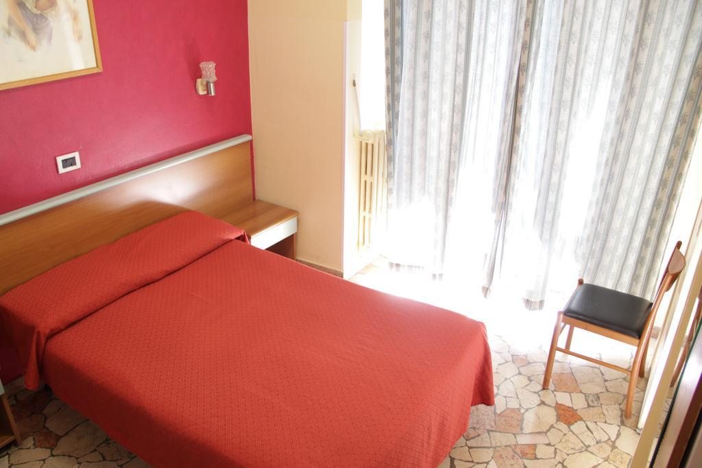 Economy Double Room,402967548:JPEG