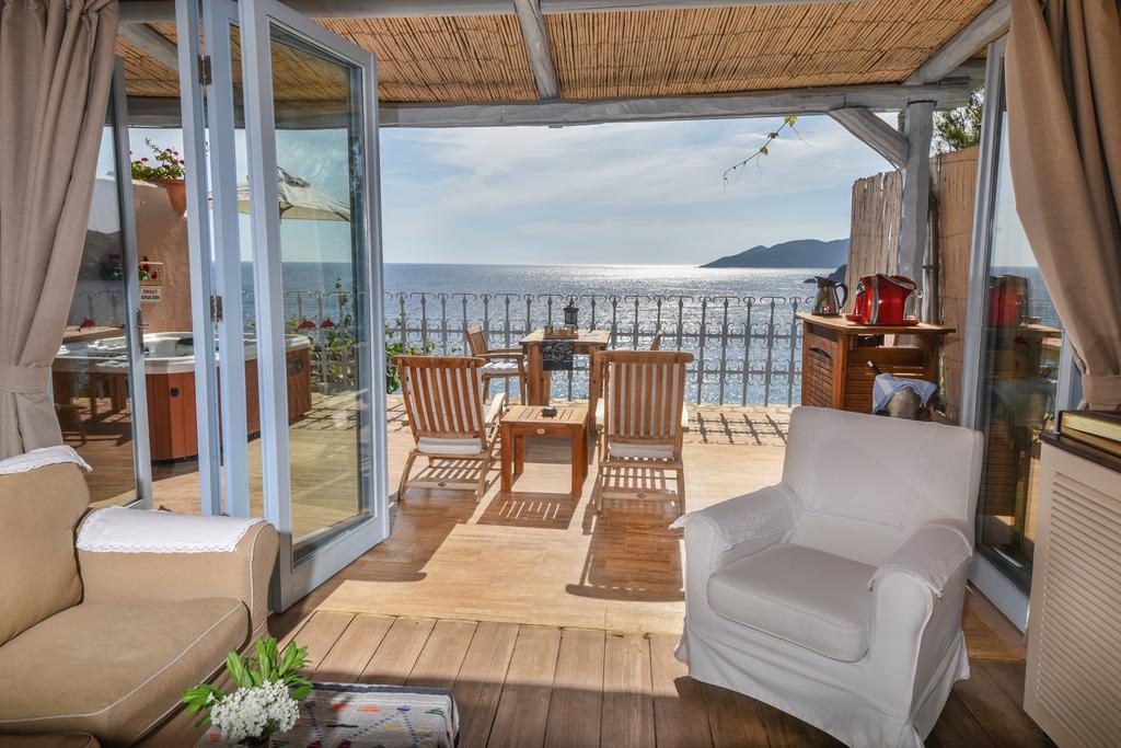 Deluxe Double Room with Balcony and Sea View