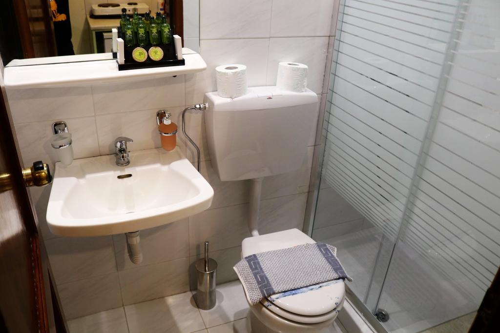 Studio (2 Adults) with Garden View - Ground Floor