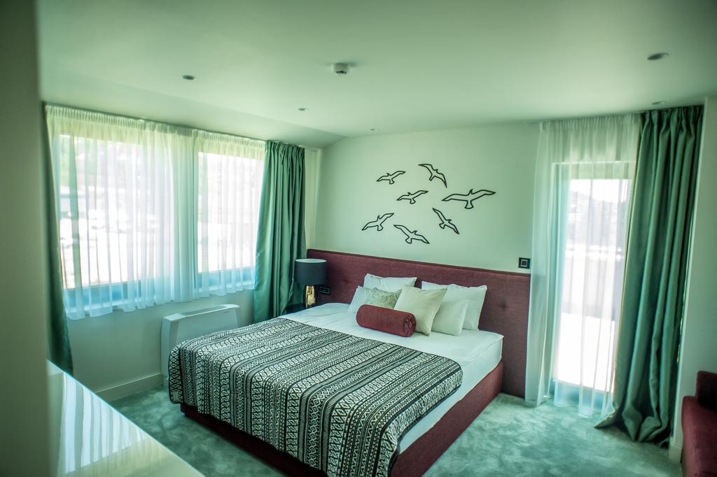 Two-Bedroom Apartment,403820361:JPEG