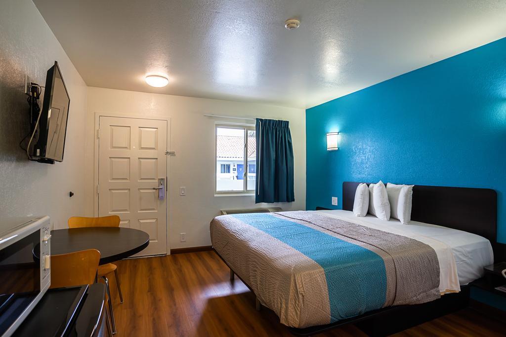 King Room Roll Shower Disability Access Non-Smoking