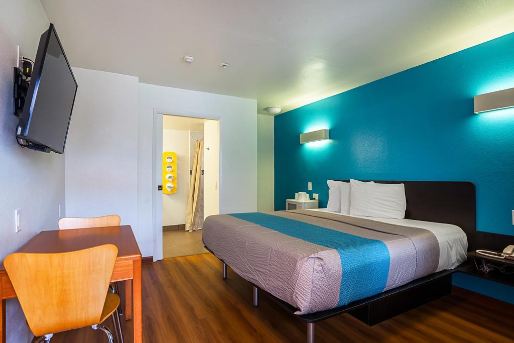 King Room Roll Shower Disability Access Non-Smoking