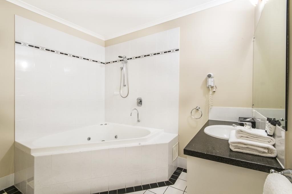 One-Bedroom Apartment with Spa Bath