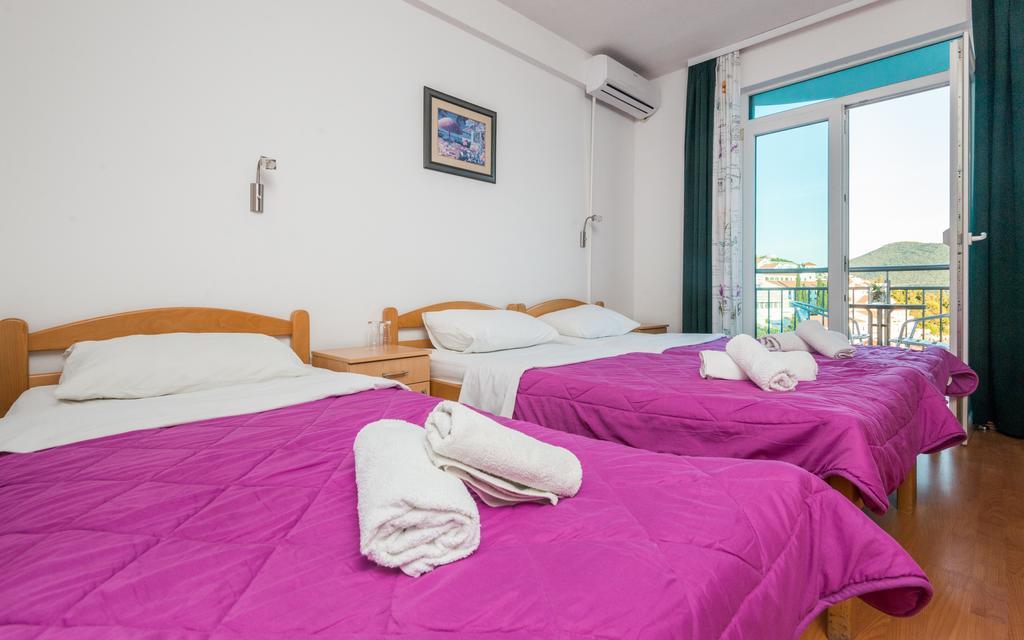 Triple Room with Balcony and Sea View