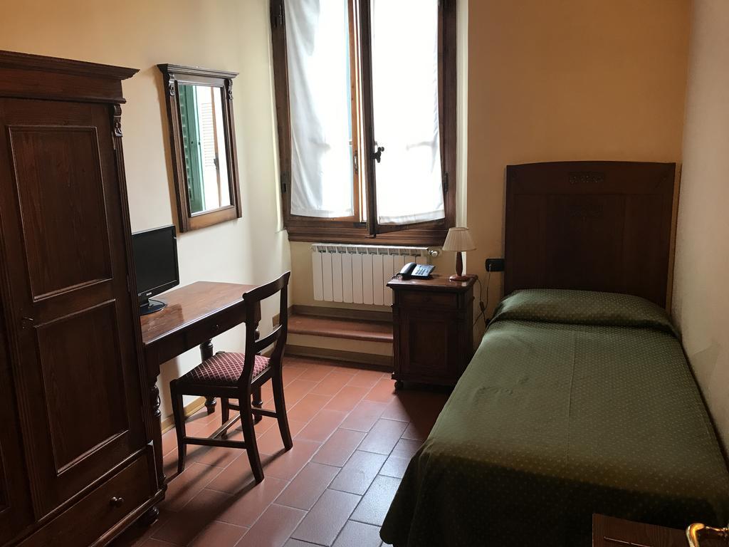 Single Room,758320729:JPEG