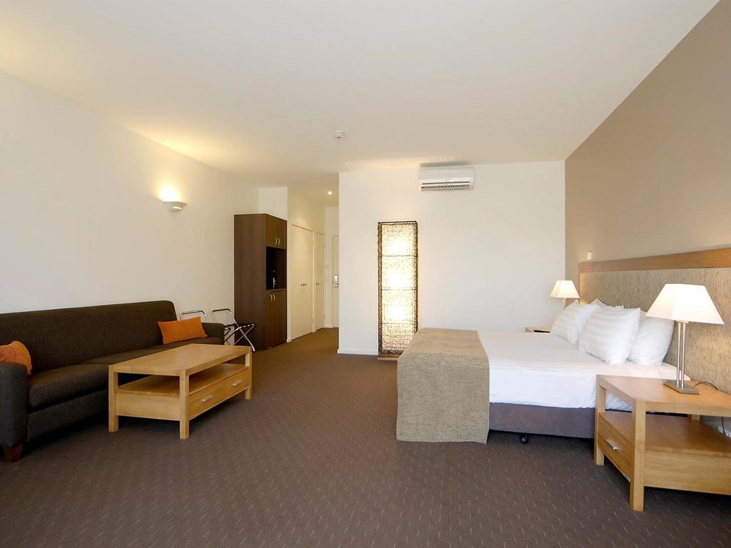 Peninsula Suite