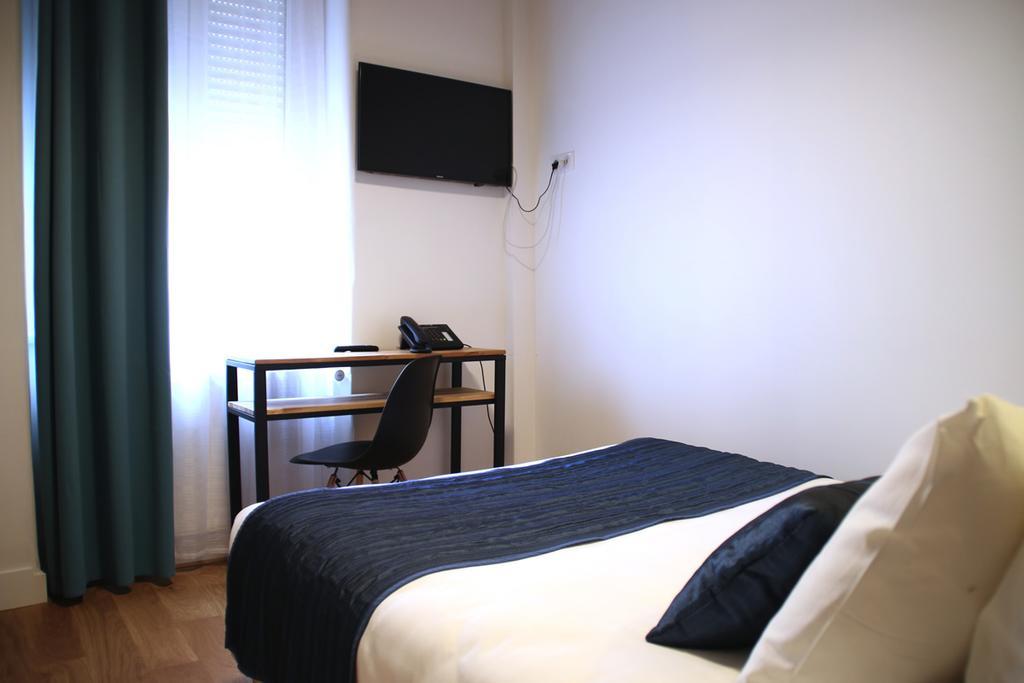 Single Room,404482605:JPEG
