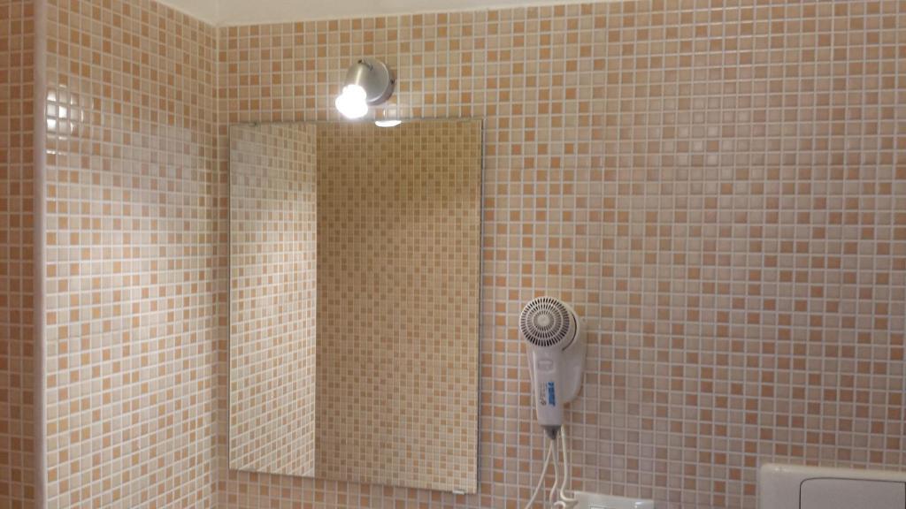 Twin Room with Shared Bathroom,40636852:JPEG
