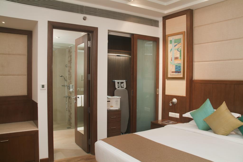 One-Bedroom Suite with Kitchenette