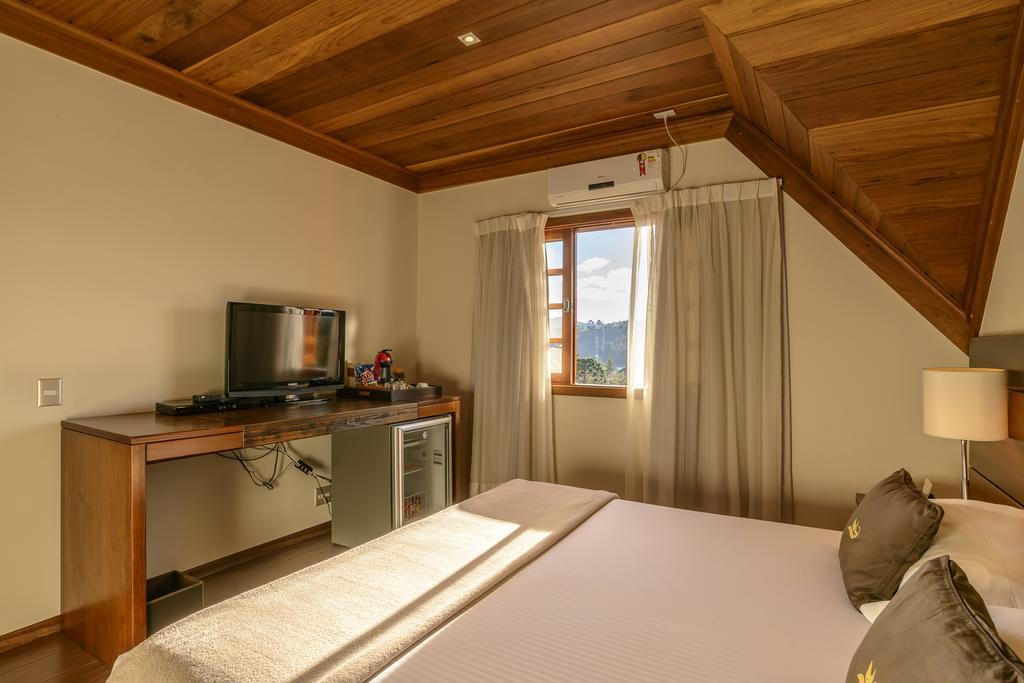 Suite with Mountain View