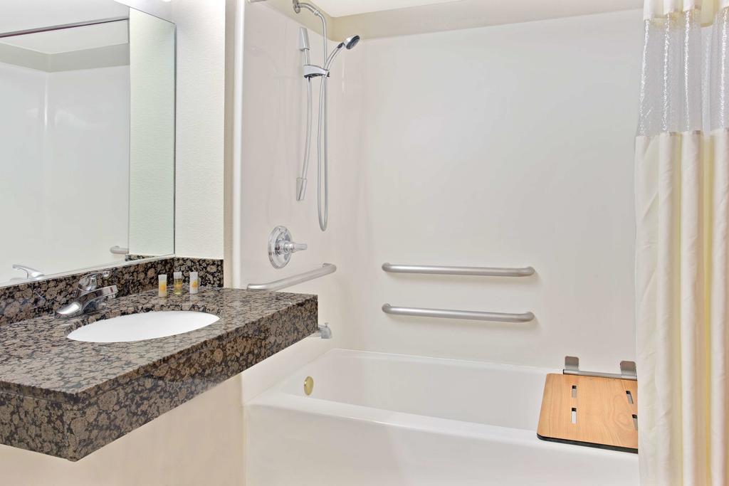 Queen Room with Two Queen Beds - Disability Access/Non-Smoking