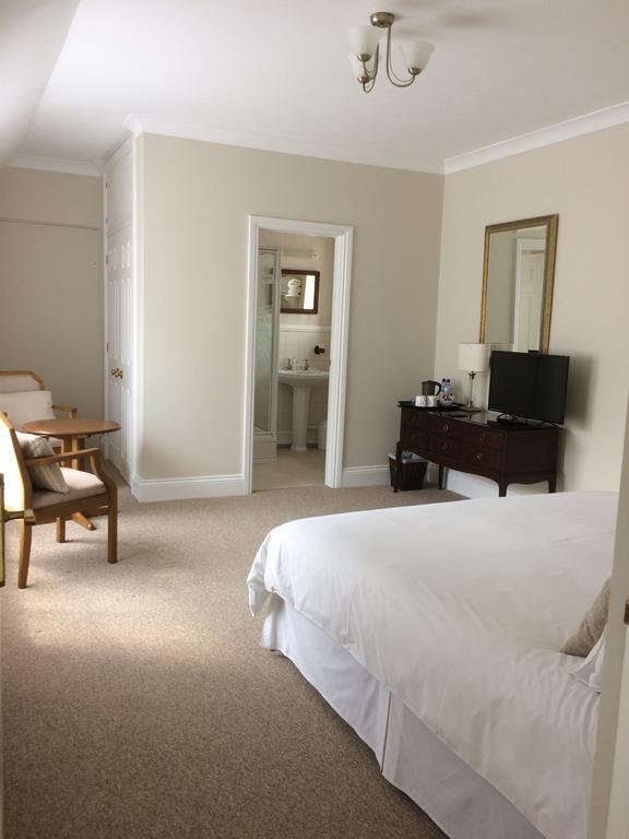 Large Double or Twin Room,411463281:JPEG