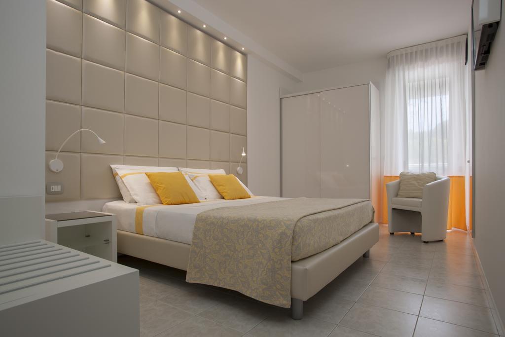 One-Bedroom Apartment Pool Side (4 Adults)