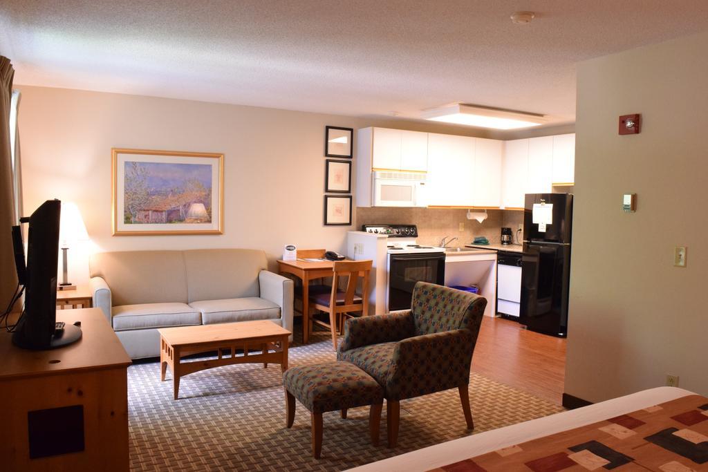 King Studio with Sofa Bed