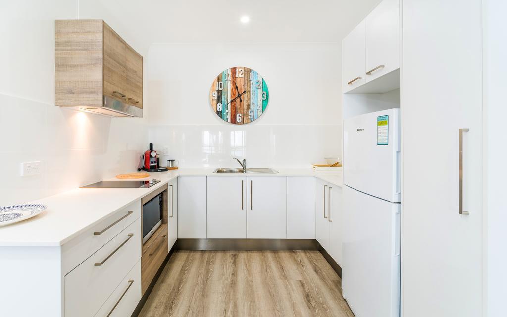 Premium Waterfront Family Motel Room with 2 Bathrooms