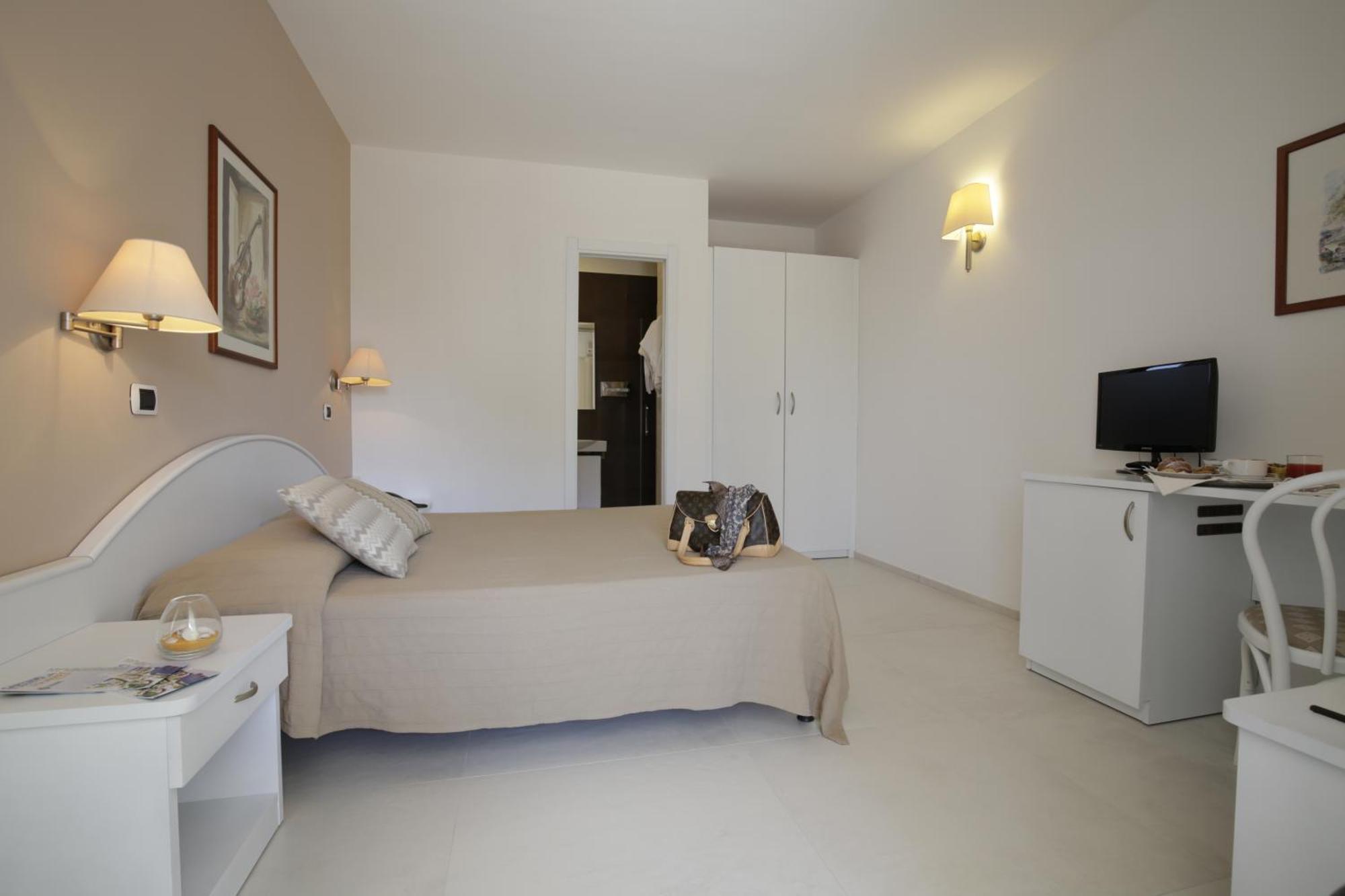 Superior Double Room with Patio