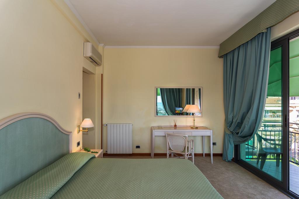 Double Room with Balcony and Sea View