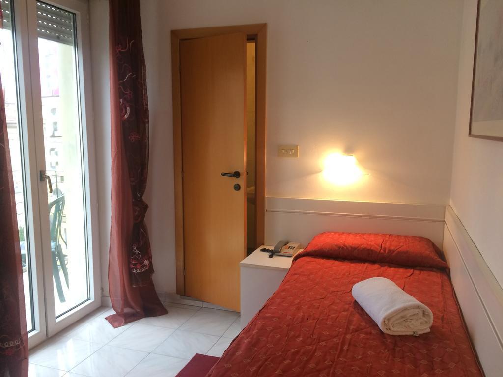 Single Room with Balcony and Partial Sea View