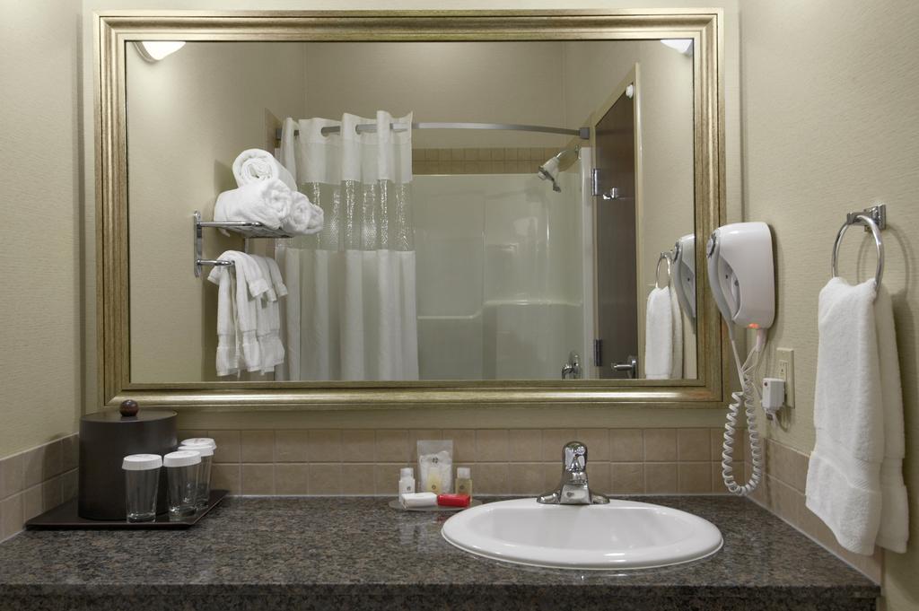 1 King 1 Bedroom Beds Suite- Non Smoking