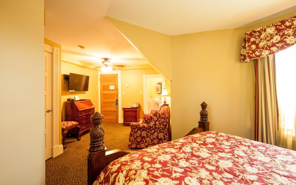 Queen Room