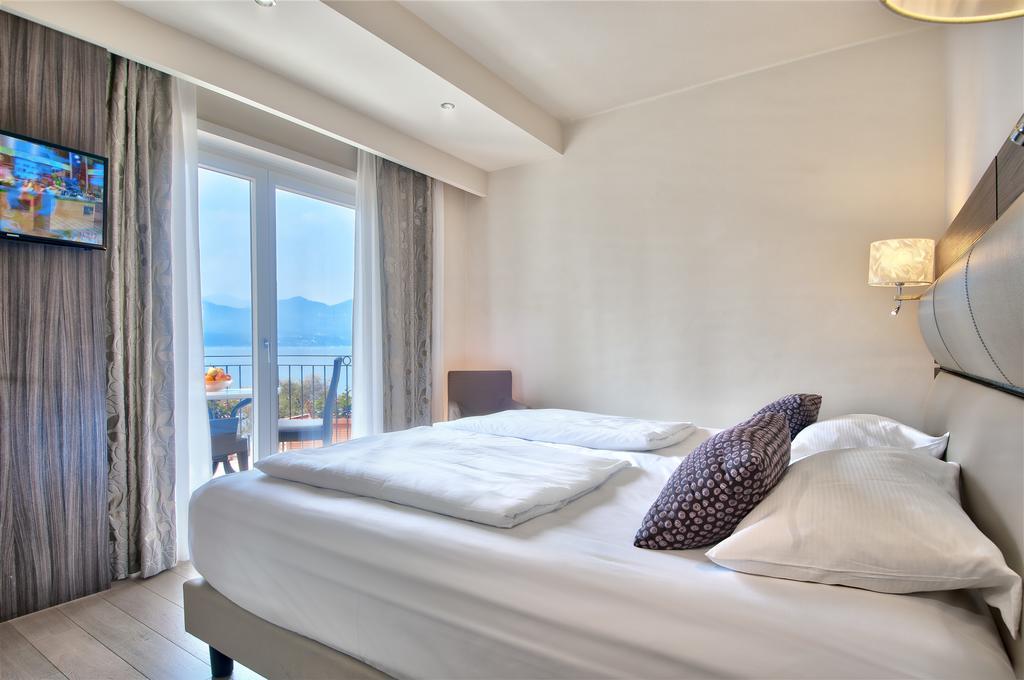 Junior Suite with Lake View