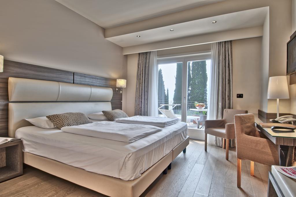 Double Room with Lake View