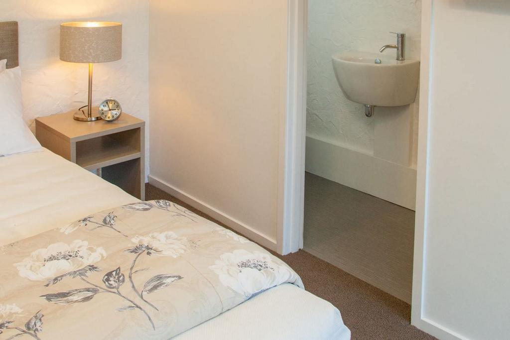 Two-Bedroom Apartment with King and Queen Bed