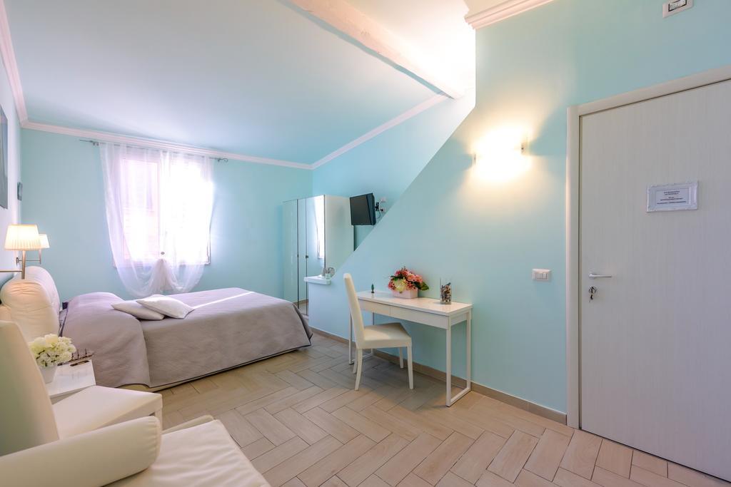 Double Room,227043161:JPEG