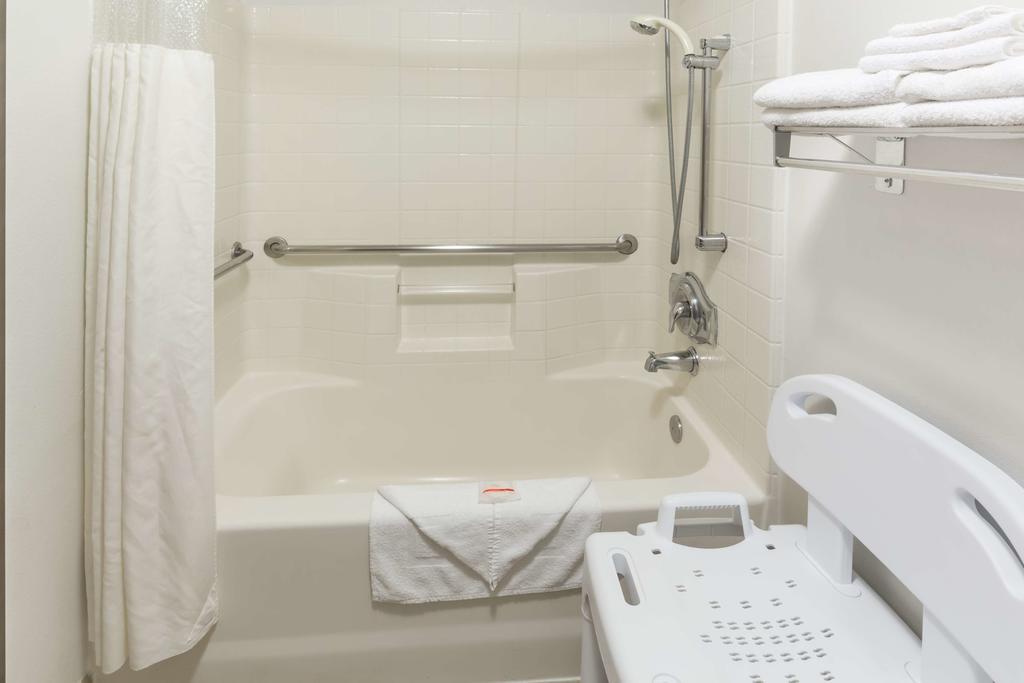Queen Room - Disability Access/Non-Smoking