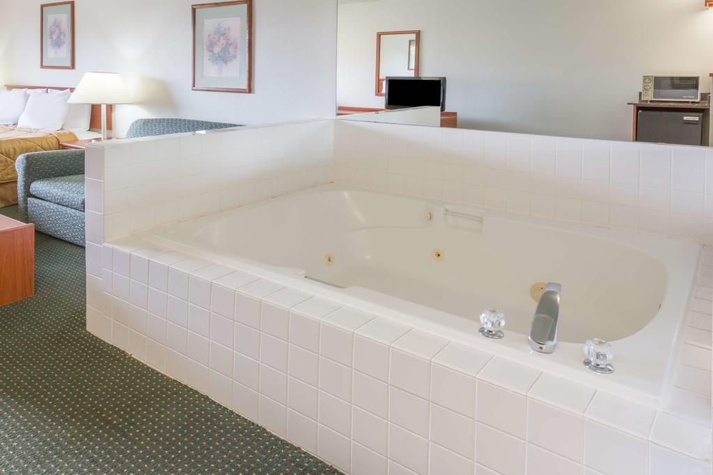 Deluxe King Suite