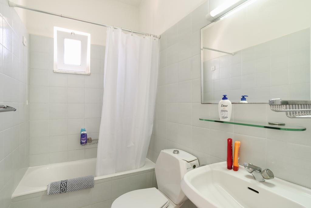 Honeymoon Suite,1273152049:JPEG