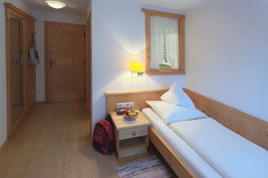 Einzelzimmer mit Balkon