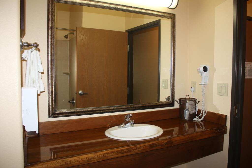 King Suite with Spa Bath