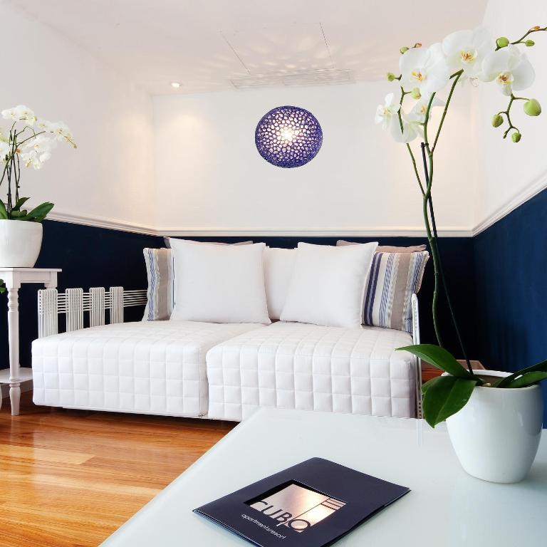 One-Bedroom Apartment (2-4 Adults) with Terrace