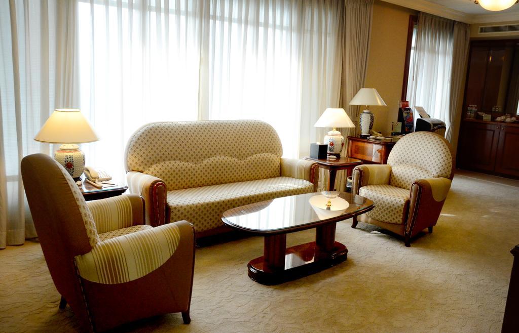Deluxe Family Room