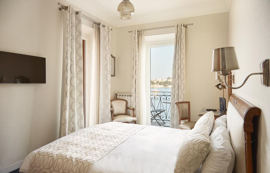 Superior Doppelzimmer mit Balkon und direktem Meerblick
