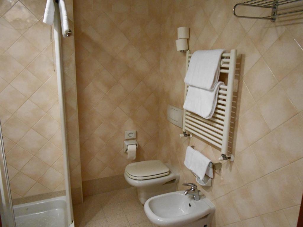 Chambre Lits Jumeaux Confort avec Vue Latérale sur le Lac