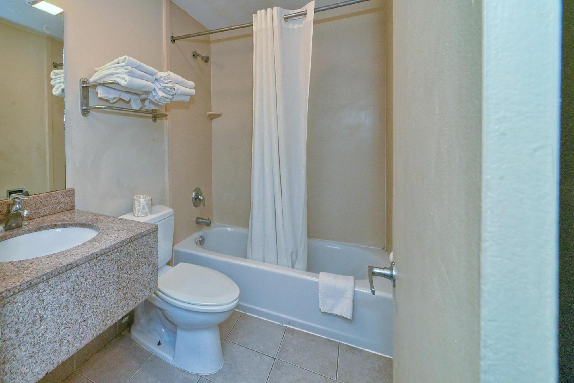 Standard Triple Room-Smoking