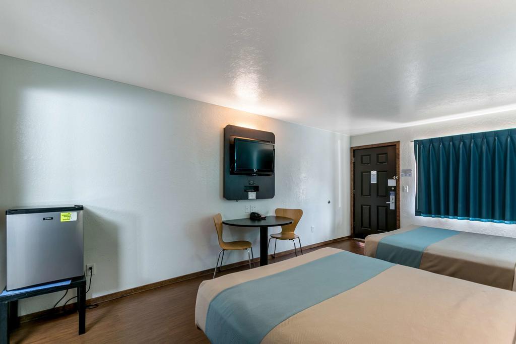3 Queen Beds | Non-Smoking, Micfridge