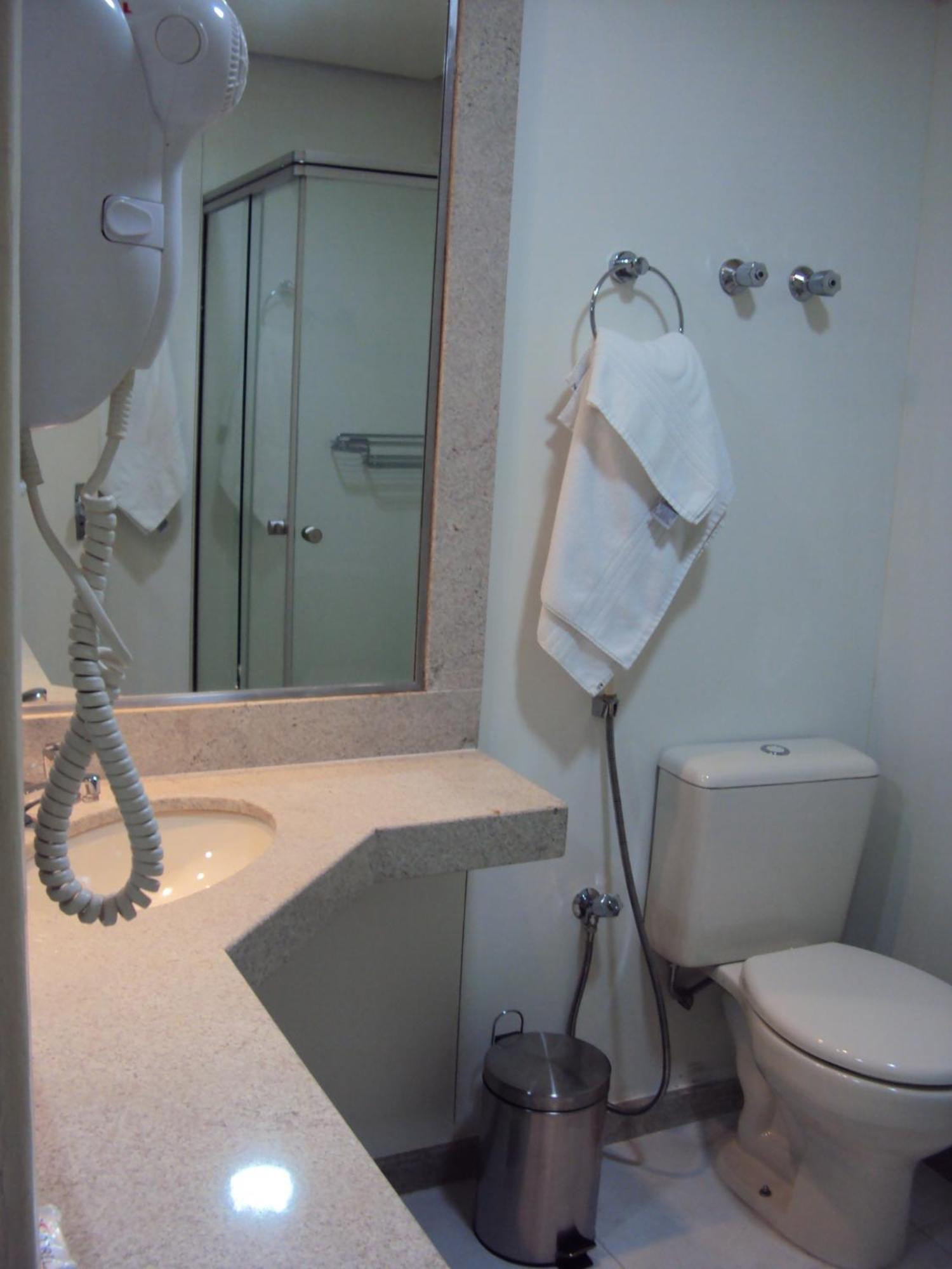 Quarto com 2 Camas de Solteiro