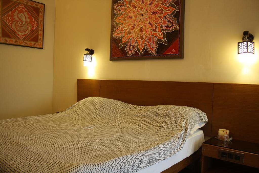 Double or Twin Room with Lake View