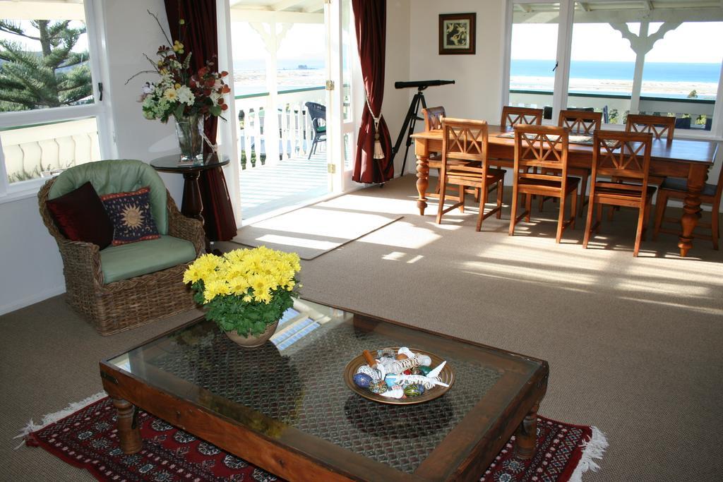 Beachcomber B&B Queen Room with Sea View